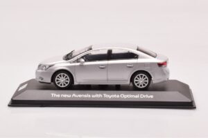 Toyota Avensis T270 Argent Minichamps 1:43
