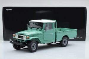 Toyota Land Cruiser 40 4x4 Pickup Vert Kyosho 1:18 08958FG Métal — image 8 sur 8