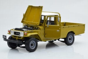 Toyota Land Cruiser 40 4x4 Pickup Olive Kyosho 1:18 08958K Métal — image 2 sur 8