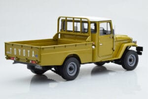 Toyota Land Cruiser 40 4x4 Pickup Olive Kyosho 1:18 08958K Métal — image 4 sur 8