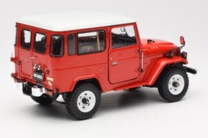 Toyota Land Cruiser FJ40 Van Rouge Kyosho 1:18 08971R Métal — image 3 sur 8