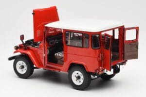Toyota Land Cruiser FJ40 Van Rouge Kyosho 1:18 08971R Métal — image 5 sur 8