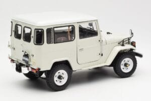 Toyota Land Cruiser FJ40 Van Blanc Kyosho 1:18 08971W Métal — image 3 sur 8
