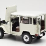 Toyota Land Cruiser FJ40 Van Blanc Kyosho 1:18 08971W - image 5 of 8
