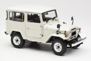 Toyota Land Cruiser FJ40 Van Blanc Kyosho 1:18 08971W Métal — image 6 sur 8
