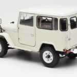 Toyota Land Cruiser FJ40 Van Blanc Kyosho 1:18 08971W - image 7 of 8