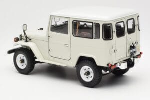 Toyota Land Cruiser FJ40 Van Blanc Kyosho 1:18 08971W Métal — image 7 sur 8