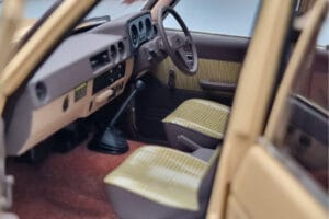 Toyota Land Cruiser 60 Beige Avec Pièces Optionnelles Kyosho 1:18 08956XBE Métal — image 11 sur 12