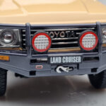 Toyota Land Cruiser 60 Beige Avec Pièces Optionnelles Kyosho 1:18 - image 9 of 12