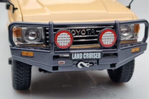 Toyota Land Cruiser 60 Beige Avec Pièces Optionnelles Kyosho 1:18 08956XBE Métal — image 9 sur 12