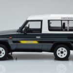 Toyota Land Cruiser LJ73 Gris Otto 1:18 - image 3 of 6
