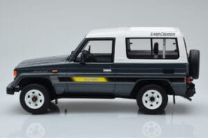 Toyota Land Cruiser LJ73 Gris Otto 1:18 OT437 Résine — image 3 sur 6