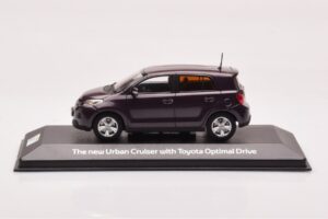 Toyota Urban Cruiser Violet Métallisé Minichamps 1:43 403166963