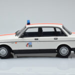 Volvo 240 GL Police Belgique Minichamps 1:18 - image 3 of 6