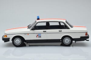 Volvo 240 GL Police Belgique Minichamps 1:18 155171492 Métal — image 3 sur 6