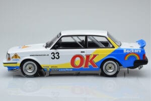Volvo 240 Turbo Beckers #33 Andersson / Petersson / Linder ETCC Zolder 1985 IXO 1:18 18RMC105B Métal — image 3 sur 6