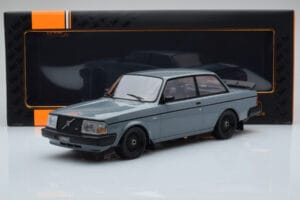 Volvo 240 Turbo Gris IXO 1:18 18CMC089 Métal — image 6 sur 6