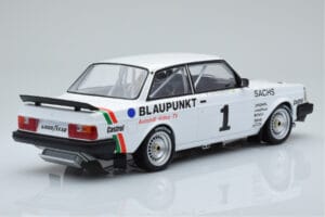 Volvo 240 Turbo IPS Racing Blaupunkt #1 P. Stureson DTM Zolder 1986 IXO 1:18 18RMC106 Métal — image 2 sur 6