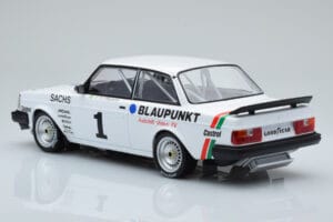 Volvo 240 Turbo IPS Racing Blaupunkt #1 P. Stureson DTM Zolder 1986 IXO 1:18 18RMC106 Métal — image 5 sur 6