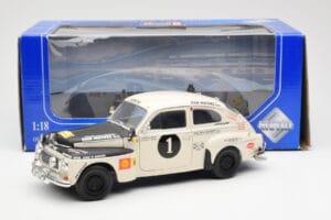 Volvo PV 544 Rally Revell 1:18 8922 Métal — image 8 sur 8