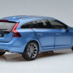 Volvo V60 D3 Power Bleu FAW 1:18 9430839 Métal - image 3 of 7