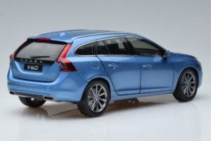 Volvo V60 D3 Power Bleu FAW 1:18 9430839 Métal — image 3 sur 7