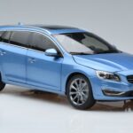 Volvo V60 D3 Power Bleu FAW 1:18 9430839 Métal - image 5 of 7