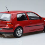 Volkswagen Golf Mk4 Rouge Norev 1:18 - image 3 of 7