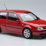 Volkswagen Golf Mk4 Rouge Norev 1:18 - image 5 of 7