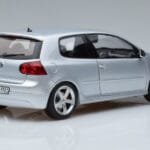 Volkswagen Golf GTI Mk5 Pirelli Edition Argent Norev 1:18 188425 Métal - image 3 of 7