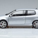 Volkswagen Golf GTI Mk5 Pirelli Edition Argent Norev 1:18 188425 Métal - image 4 of 7