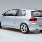 Volkswagen Golf GTI Mk5 Pirelli Edition Argent Norev 1:18 188425 Métal - image 6 of 7