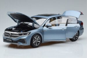 Volkswagen Passat B8 Bleu FAW 1:18 ZVF000003A Métal — image 2 sur 7