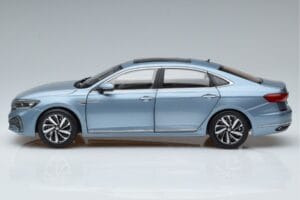 Volkswagen Passat B8 Bleu FAW 1:18 ZVF000003A Métal — image 4 sur 7