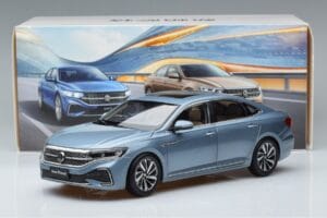 Volkswagen Passat B8 Bleu FAW 1:18 ZVF000003A Métal — image 7 sur 7