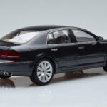 Volkswagen Phaeton V6 Mazeppa Gris Kyosho 1:18 - image 3 of 9