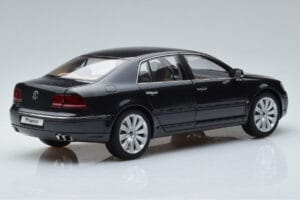 Volkswagen Phaeton V6 Mazeppa Gris Kyosho 1:18 08831MBK Métal — image 3 sur 9