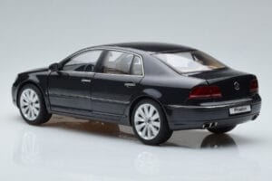 Volkswagen Phaeton V6 Mazeppa Gris Kyosho 1:18 08831MBK Métal — image 7 sur 9