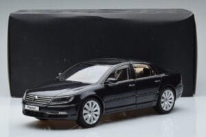 Volkswagen Phaeton V6 Mazeppa Gris Kyosho 1:18 08831MBK Métal — image 9 sur 9