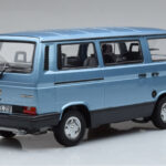 Volkswagen T3 Multivan Bleu Norev 1:18 - image 2 of 6