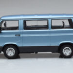 Volkswagen T3 Multivan Bleu Norev 1:18 - image 3 of 6