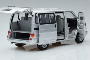 Volkswagen T4b Transporter Caravelle Minibus Schuco 1:18 450041500 Métal — image 2 sur 8