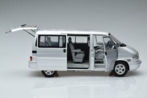 Volkswagen T4b Transporter Caravelle Minibus Schuco 1:18 450041500 Métal — image 4 sur 8