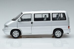 Volkswagen T4b Transporter Caravelle Minibus Schuco 1:18 450041500 Métal — image 5 sur 8