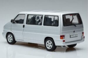 Volkswagen T4b Transporter Caravelle Minibus Schuco 1:18 450041500 Métal — image 7 sur 8