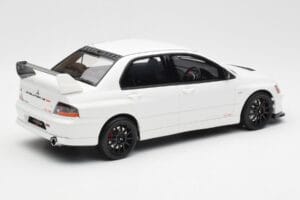 Mitsubishi Lancer Evo VIII MR FQ-400 Blanc Otto 1:18 OT777 Résine — image 2 sur 6