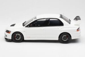 Mitsubishi Lancer Evo VIII MR FQ-400 Blanc Otto 1:18 OT777 Résine — image 3 sur 6