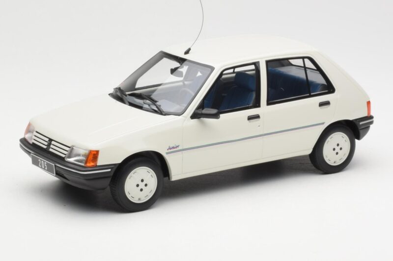 Peugeot 205 Junior Blanc Otto 1:18 OT463 Résine