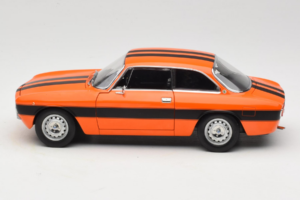 Alfa Romeo 2000 GTV Orange Norev 1:18 187918 Métal — image 4 sur 8