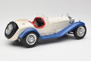 Alfa Romeo 2300 Spider Blanc & Bleu Bburago 1:18 3008-M1 Métal — image 2 sur 6